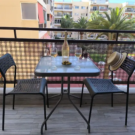 Cris Sol Poolside Los Cristianos (Tenerife)
